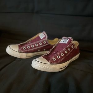 WOMEN LOW-TOP BURGUNDY CONVERSE